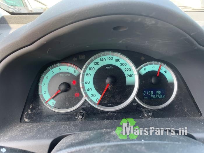 Toyota Corolla Verso 1.8 16V VVT-i Sloopvoertuig (2004, Rood)