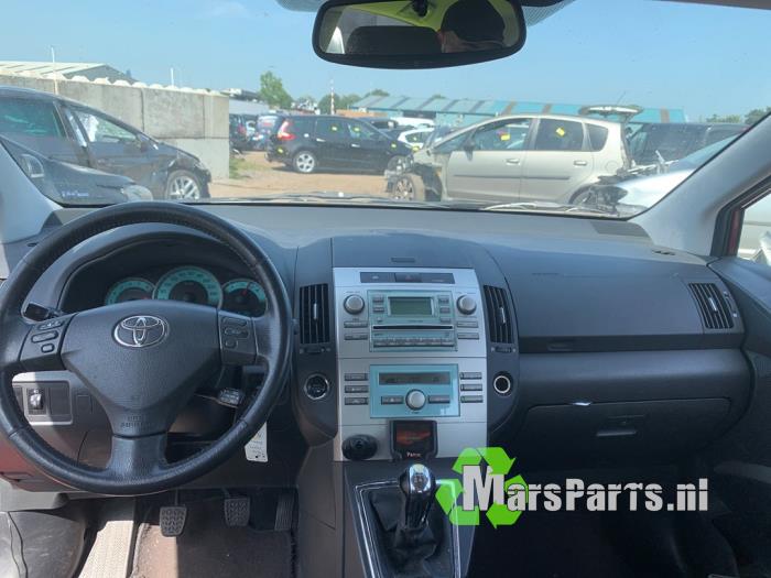 Toyota Corolla Verso 1.8 16V VVT-i Sloopvoertuig (2004, Rood)