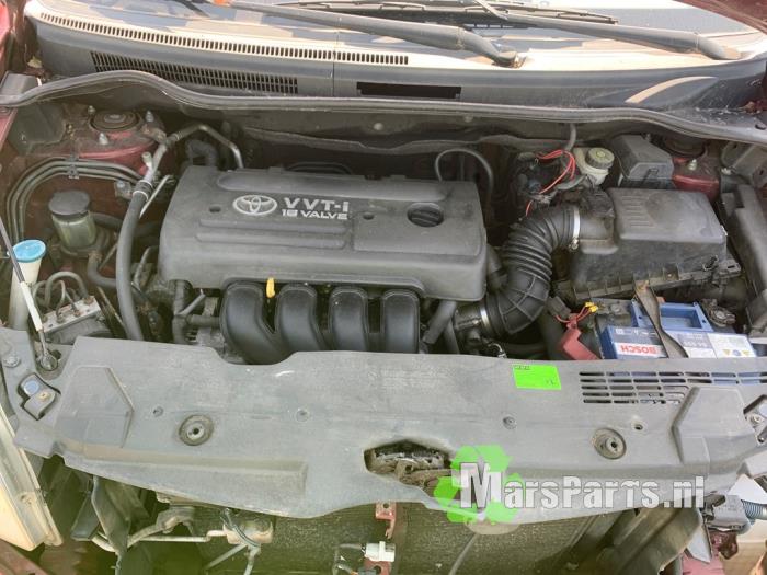 Toyota Corolla Verso 1.8 16V VVT-i Sloopvoertuig (2004, Rood)