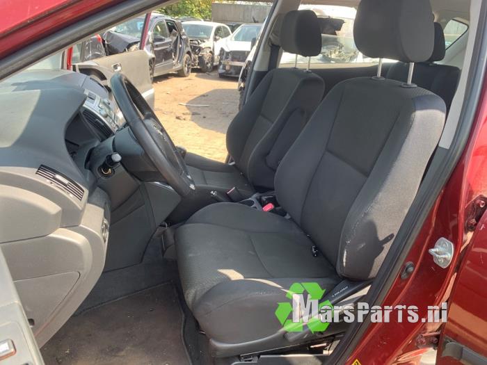 Toyota Corolla Verso 1.8 16V VVT-i Sloopvoertuig (2004, Rood)