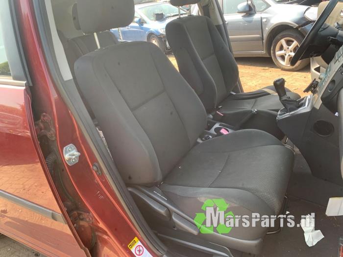Toyota Corolla Verso 1.8 16V VVT-i Sloopvoertuig (2004, Rood)