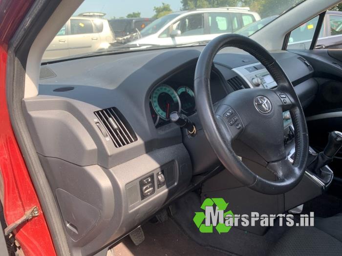 Toyota Corolla Verso 1.8 16V VVT-i Sloopvoertuig (2004, Rood)