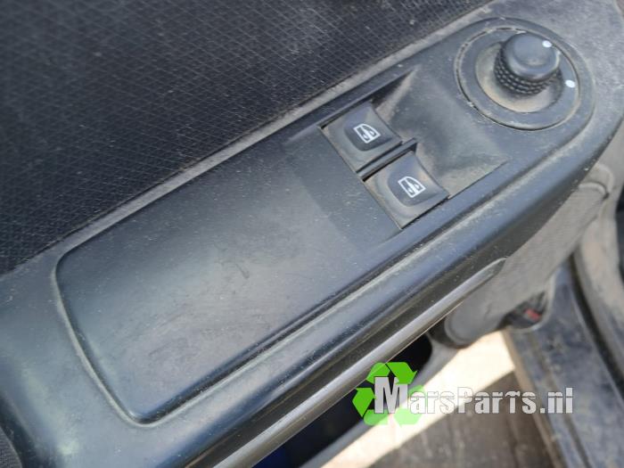 Renault Clio IV Estate/Grandtour 1.5 Energy dCi 90 FAP Sloopvoertuig (2015, Zwart)