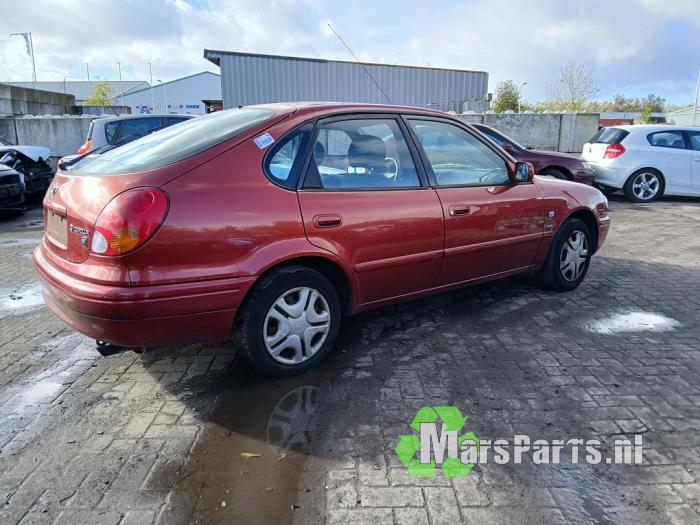 Toyota Corolla 1.6 16V VVT-i Sloopvoertuig (2001, Rood)