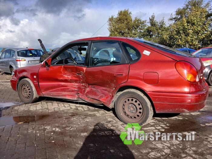 Toyota Corolla 1.6 16V VVT-i Sloopvoertuig (2001, Rood)
