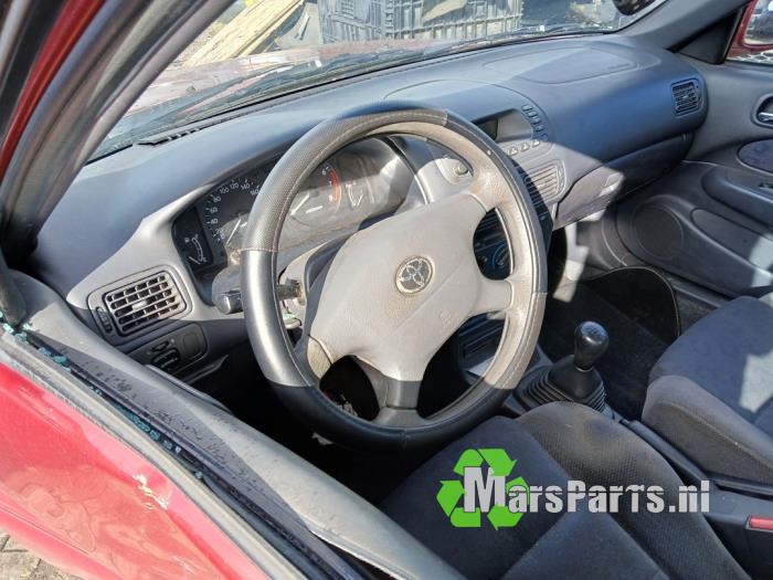 Toyota Corolla 1.6 16V VVT-i Sloopvoertuig (2001, Rood)