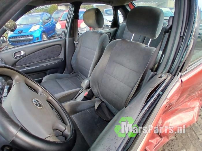 Toyota Corolla 1.6 16V VVT-i Sloopvoertuig (2001, Rood)