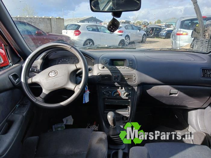Toyota Corolla 1.6 16V VVT-i Sloopvoertuig (2001, Rood)