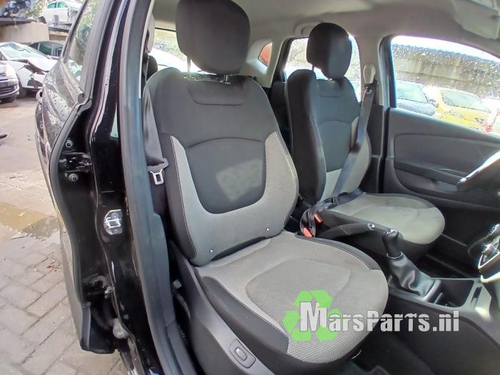 Renault Captur 0.9 Energy TCE 12V Sloopvoertuig (2016, Zwart)