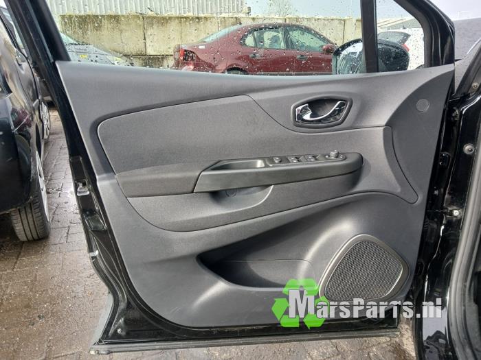 Renault Captur 0.9 Energy TCE 12V Sloopvoertuig (2016, Zwart)