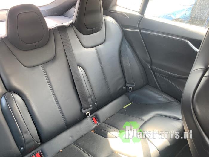 Tesla Model S 90D Sloopvoertuig (2017, Rood)