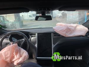 Tesla Model S 90D Sloopvoertuig (2017, Rood)