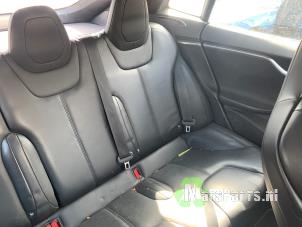 Tesla Model S 90D Sloopvoertuig (2017, Rood)