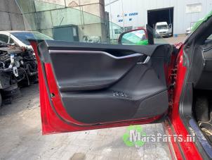 Tesla Model S 90D Sloopvoertuig (2017, Rood)