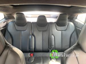 Tesla Model S 90D Sloopvoertuig (2017, Rood)