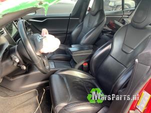 Tesla Model S 90D Sloopvoertuig (2017, Rood)
