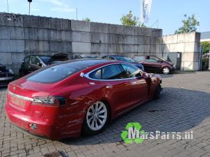 Tesla Model S 90D Sloopvoertuig (2017, Rood)