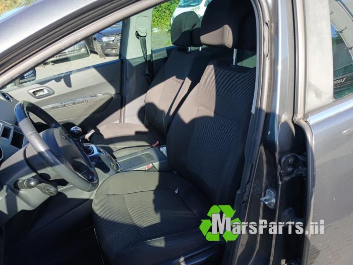 Peugeot 5008 I 1.6 THP 16V Sloopvoertuig (2009, Grijs)