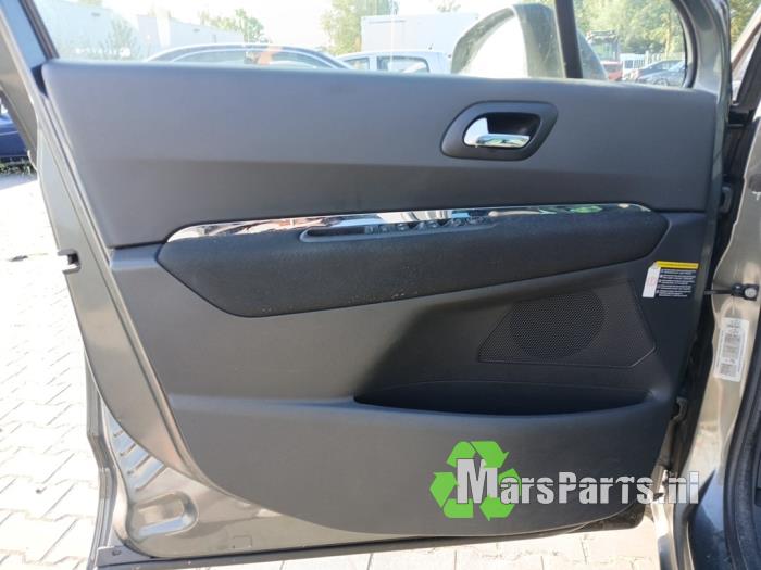 Peugeot 5008 I 1.6 THP 16V Sloopvoertuig (2009, Grijs)