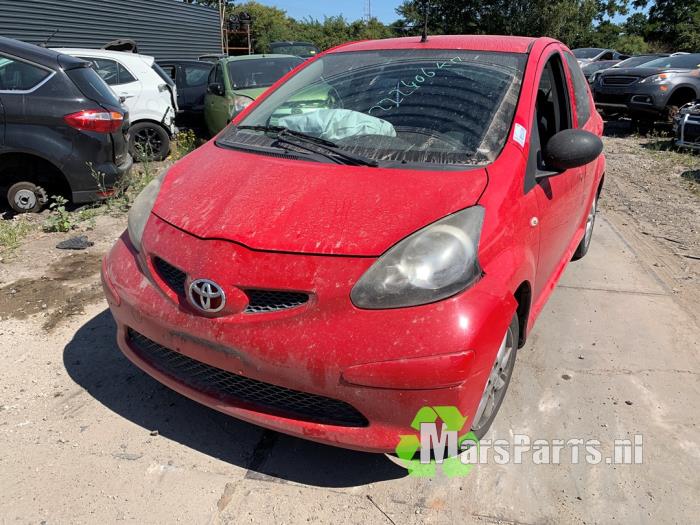 Toyota Aygo 1.0 12V VVT-i Sloopvoertuig (2007, Rood)