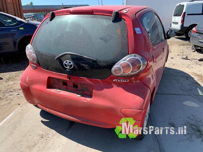 Toyota Aygo 1.0 12V VVT-i Sloopvoertuig (2007, Rood)