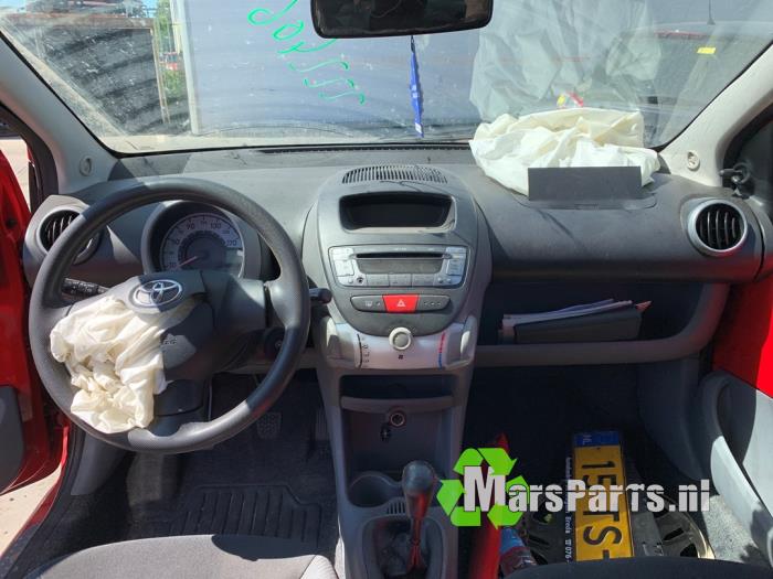 Toyota Aygo 1.0 12V VVT-i Sloopvoertuig (2007, Rood)