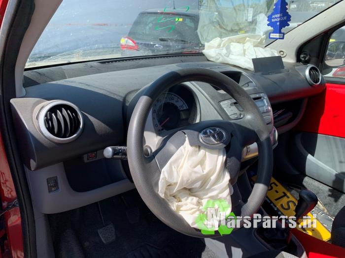 Toyota Aygo 1.0 12V VVT-i Sloopvoertuig (2007, Rood)