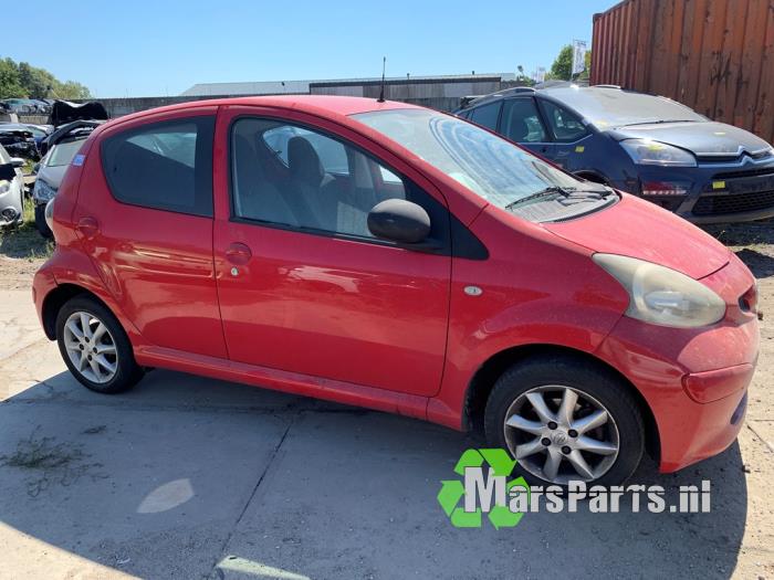 Toyota Aygo 1.0 12V VVT-i Sloopvoertuig (2007, Rood)