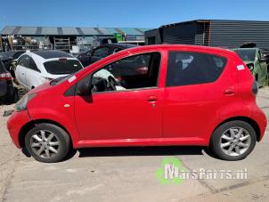 Toyota Aygo 1.0 12V VVT-i Sloopvoertuig (2007, Rood)