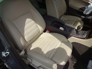 Opel Insignia Sports Tourer 2.0 CDTI 16V 160 Ecotec 4x4 Sloopvoertuig (2010, Grijs)