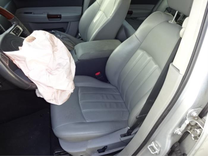 Chrysler 300 C Touring 3.0 CRD 24V Sloopvoertuig (2008, Grijs)