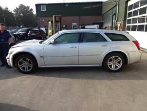 Chrysler 300 C Touring 3.0 CRD 24V Sloopvoertuig (2008, Grijs)