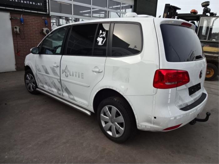 Volkswagen Touran 2 0 TDI 16V 140 Sloopvoertuig 2016 Wit volkswagen-touran-2-0-tdi-16v-140-sloopvoertuig-2016-wit