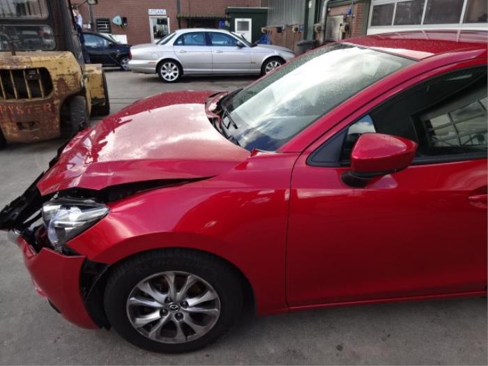 Mazda 2 1.5 SkyActiv-G 90 Sloopvoertuig (2015, Rood)
