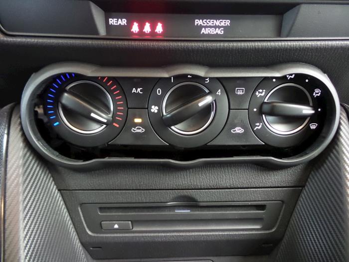 Mazda 2 1.5 SkyActiv-G 90 Sloopvoertuig (2015, Rood)