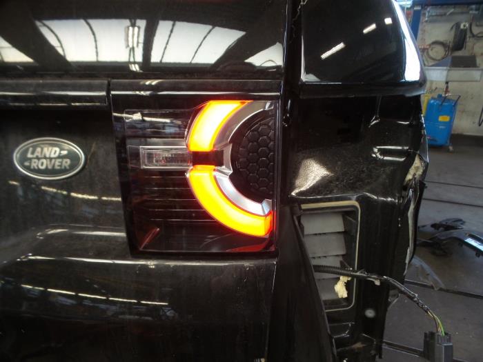 Landrover Discovery Sport 2.0 TD4 180 16V Sloopvoertuig (2016, Zwart)