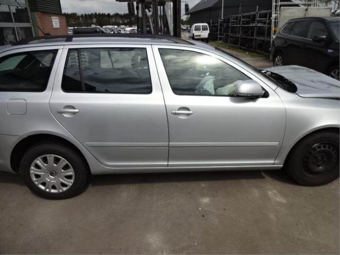 Skoda Octavia Combi 1.4 TSI 16V Sloopvoertuig (2009, Grijs)