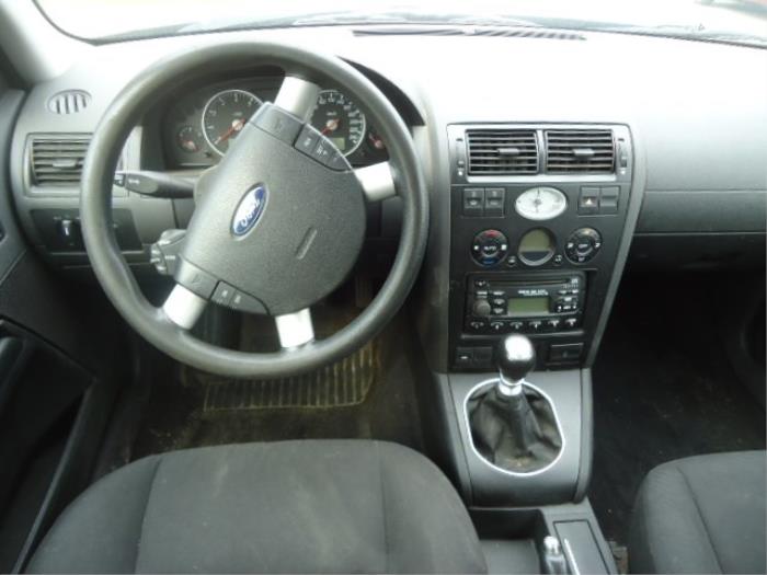 Ford Mondeo III Wagon 1.8 16V Sloopvoertuig (2003, Zwart)