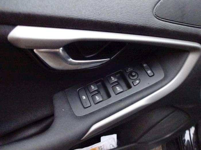 Volvo V40 1.6 D2 Sloopvoertuig (2012, Zwart)