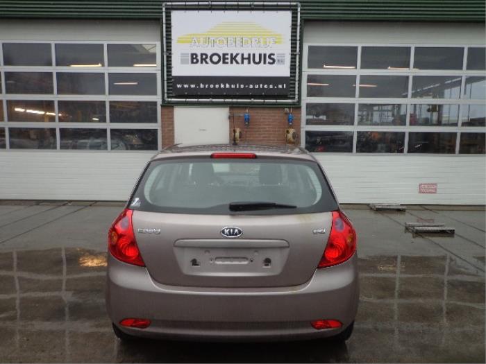 Kia Cee'd 1.6 CRDi 16V Sloopvoertuig (2007, Beige)