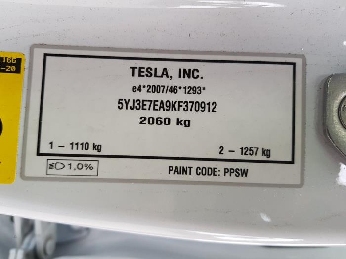 Tesla Model 3 Standard Range Plus Sloopvoertuig (2019, Wit)
