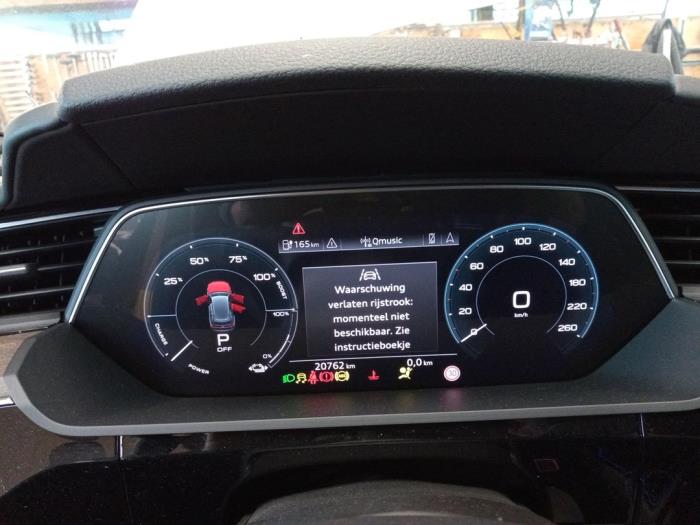 Audi e-tron 55 quattro Sloopvoertuig (2019, Geel)