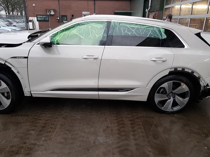 Audi e-tron 55 quattro Sloopvoertuig (2019, Geel)