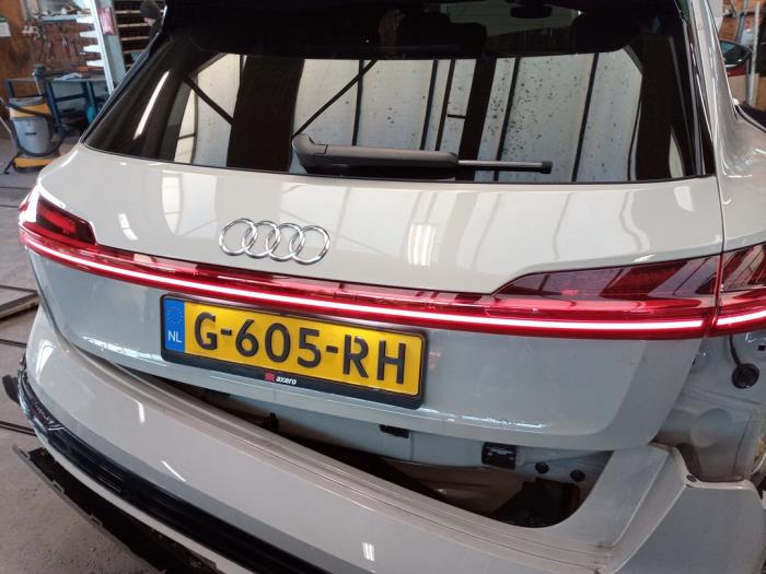 Audi e-tron 55 quattro Sloopvoertuig (2019, Geel)