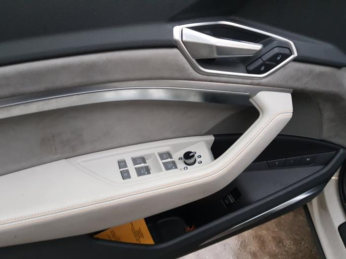 Audi e-tron 55 quattro Sloopvoertuig (2019, Geel)