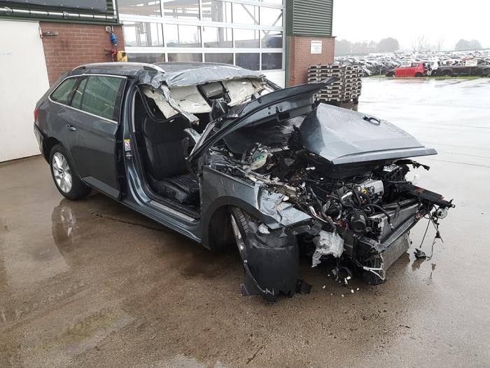 Skoda Superb Combi 2.0 TDI Sloopvoertuig (2020, Grijs)