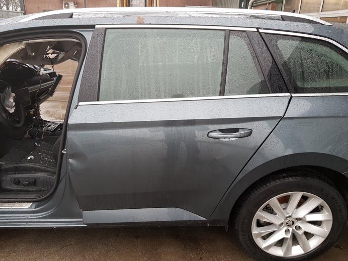 Skoda Superb Combi 2.0 TDI Sloopvoertuig (2020, Grijs)