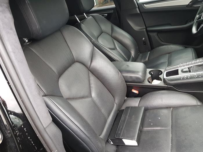 Porsche Macan 3.6 V6 24V Turbo Sloopvoertuig (2014, Zwart)