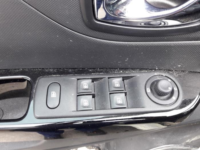 Renault Captur 0.9 Energy TCE 12V Sloopvoertuig (2015, Wit)