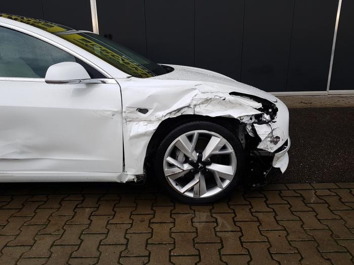 Tesla Model 3 Long Range AWD 75 kWh Sloopvoertuig (2019, Wit)
